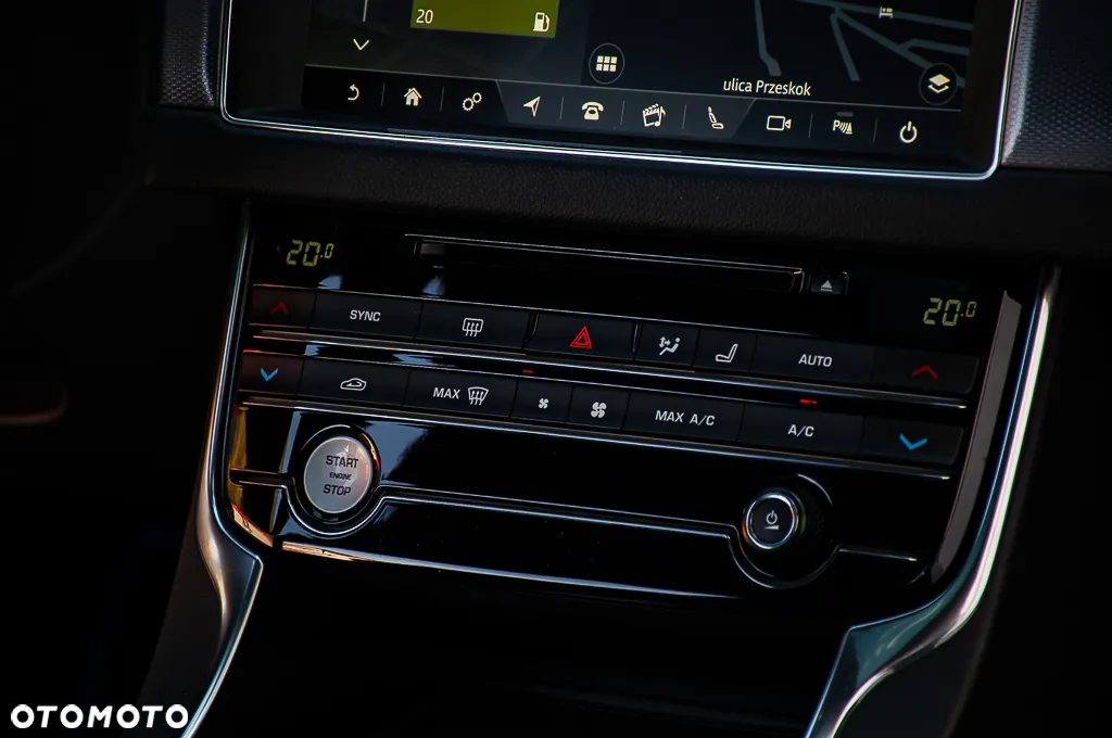 Jaguar XF 2.0 T R-Sport - 18