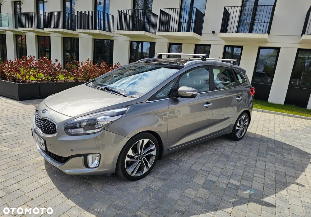 Kia Carens - 4