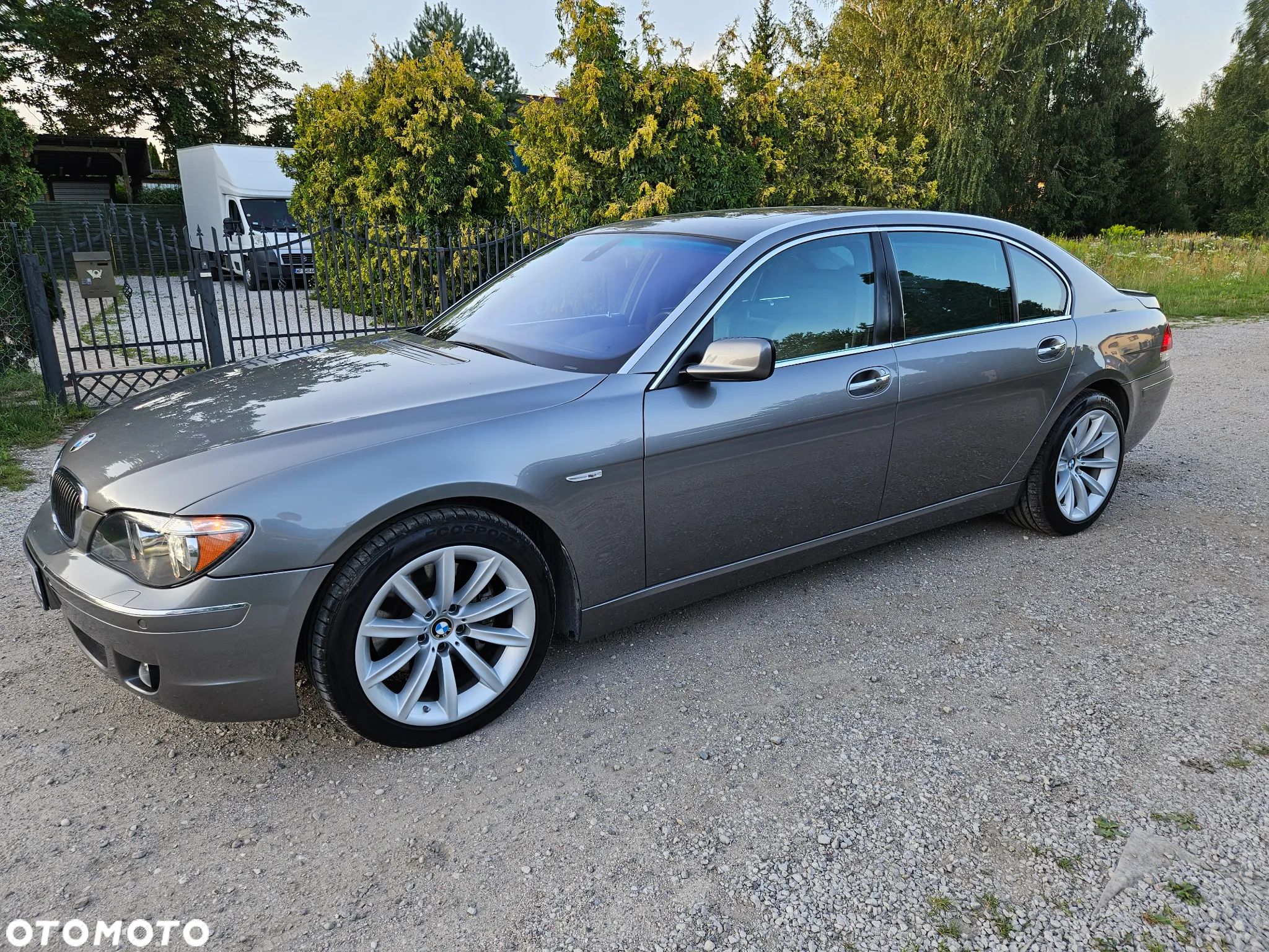 BMW Seria 7 750Li - 1