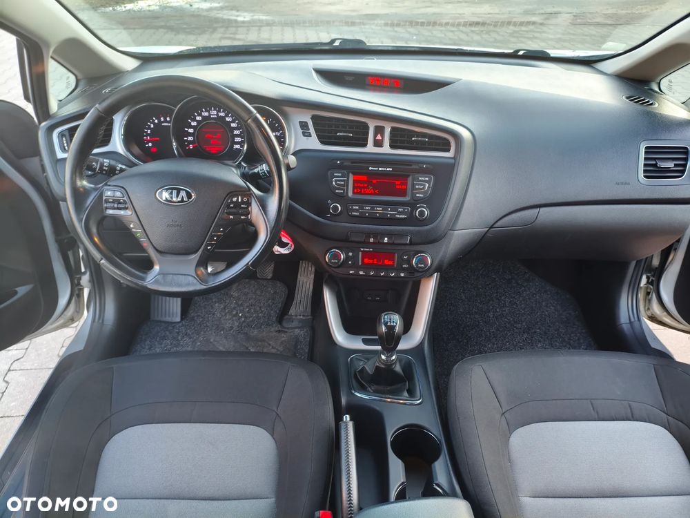 Kia Ceed 1.6 CRDi 128 Dream Team Edition - 26
