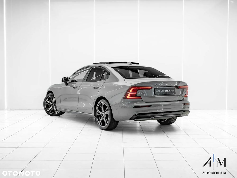 Volvo S60 B5 B AWD Ultimate Dark - 4