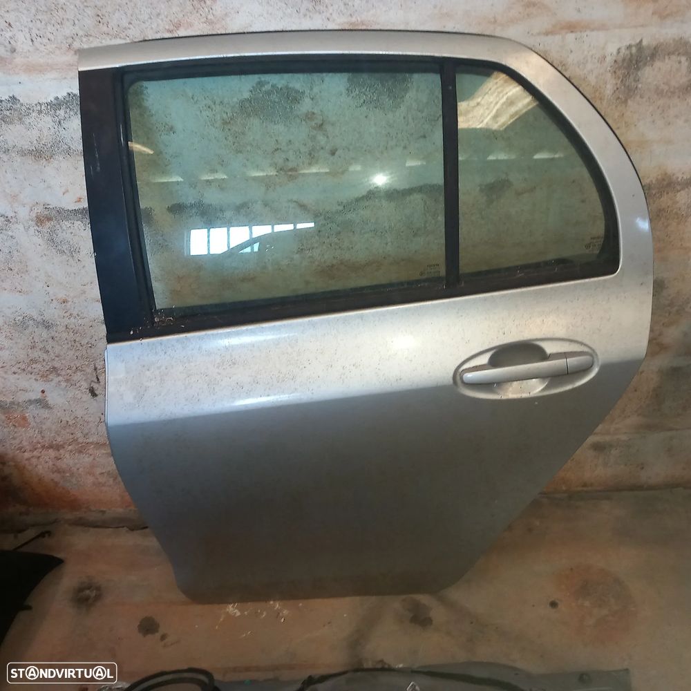 Portas e mala toyota yaris ano 2008 - 1