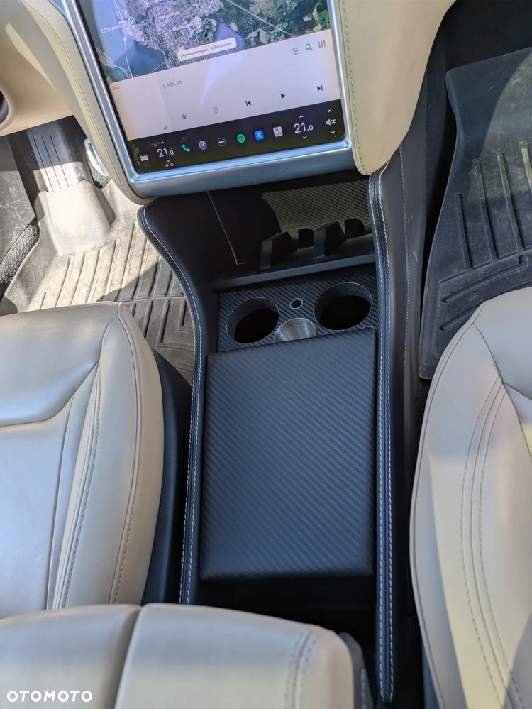 Tesla Model S D Performance - 13