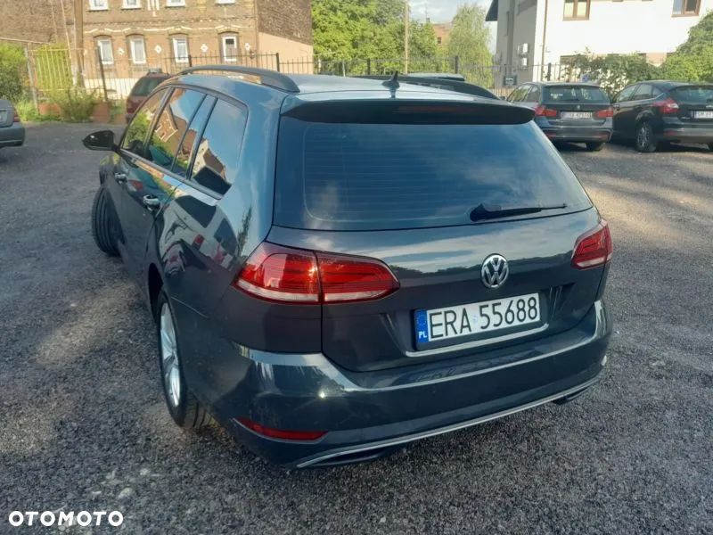 Volkswagen Golf - 6