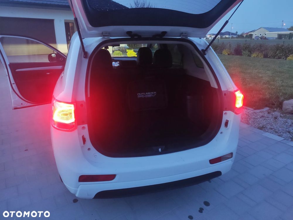 Mitsubishi Outlander Instyle NAVI + - 10