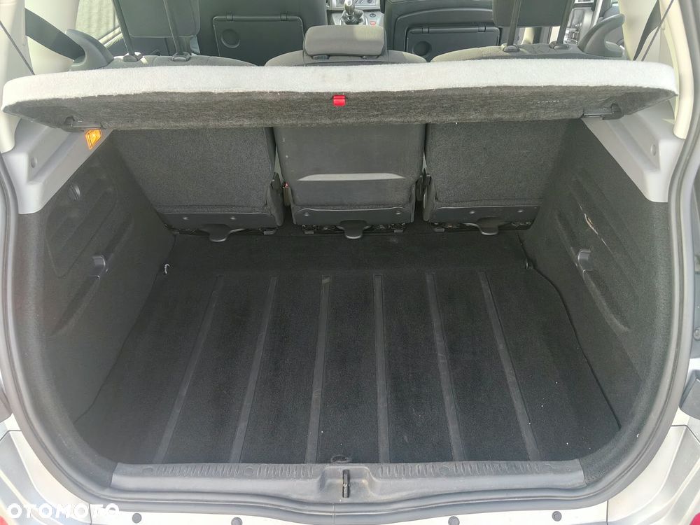Renault Scenic 1.6 16V Authentique - 11