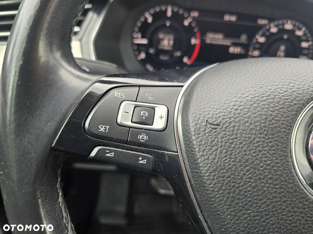 Volkswagen Passat - 17