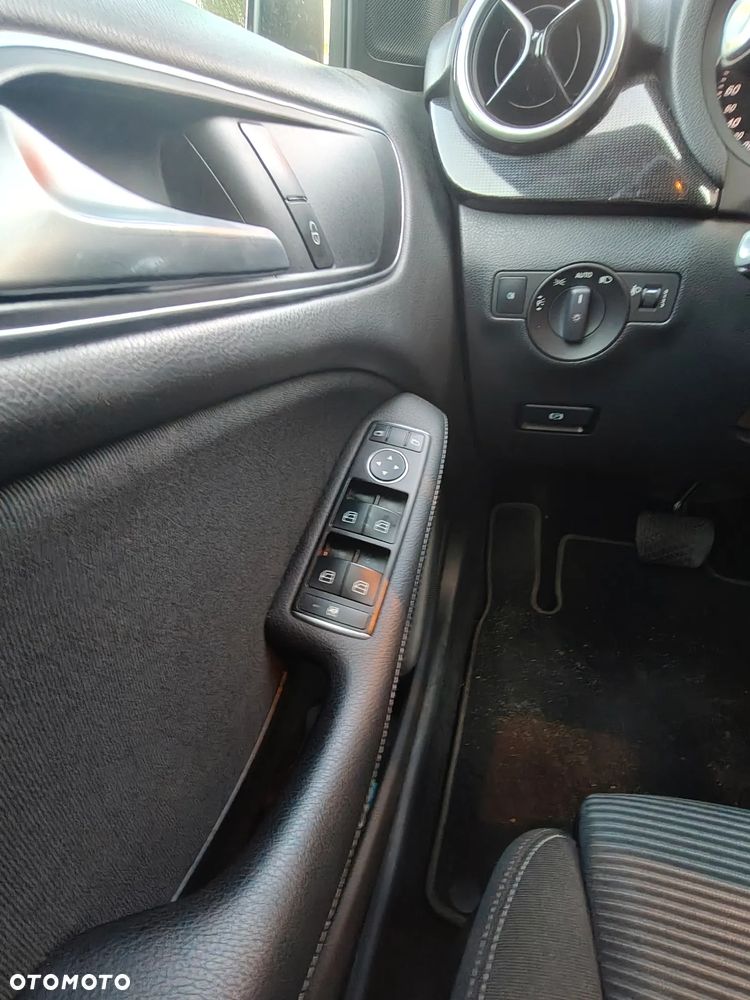 Mercedes-Benz Klasa B 200 d 7G-DCT SCORE - 21