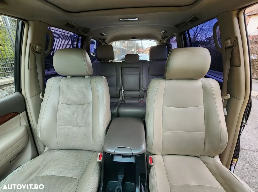 Toyota Land Cruiser - 7