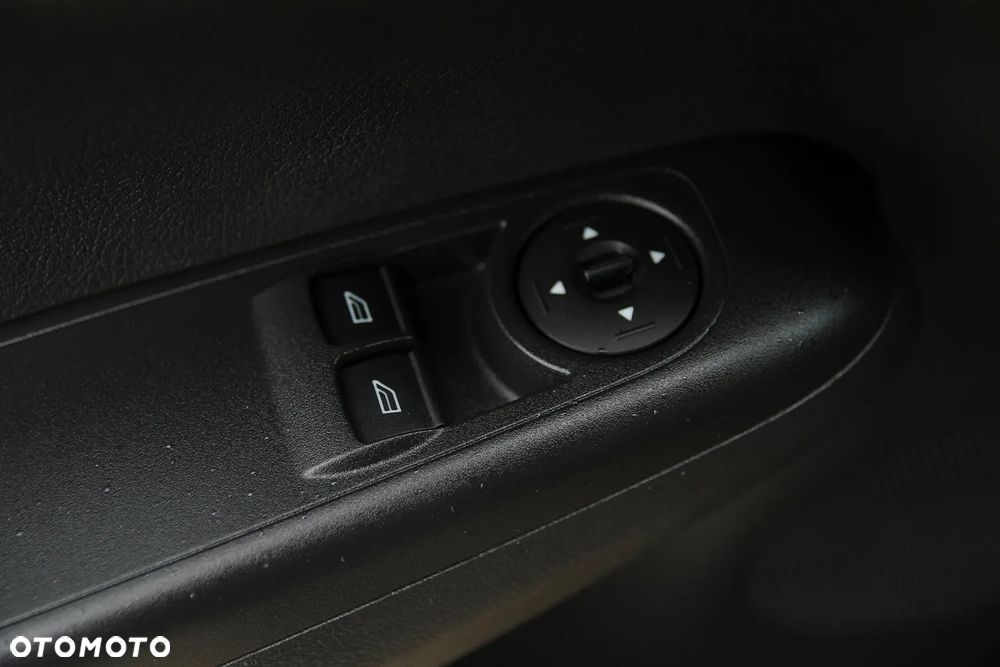 Ford Tourneo Courier 1.5 TDCi Titanium - 24