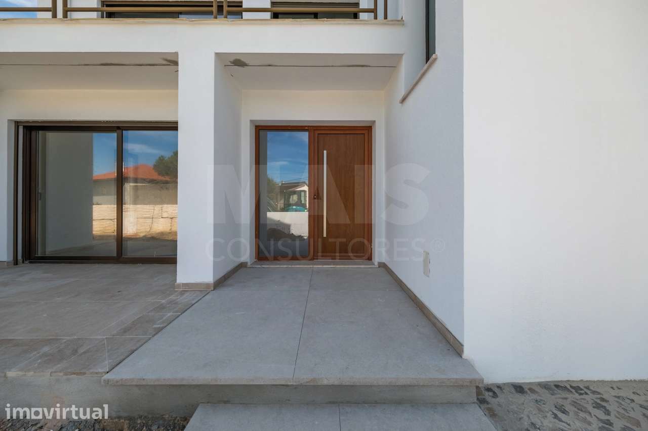 Moradia T3 (3 Suítes) com piscina e jardim - Salir do Porto - Grande imagem: 3/43