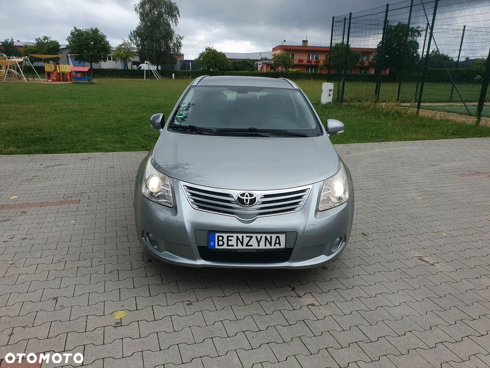 Toyota Avensis 1.8 Sol - 12