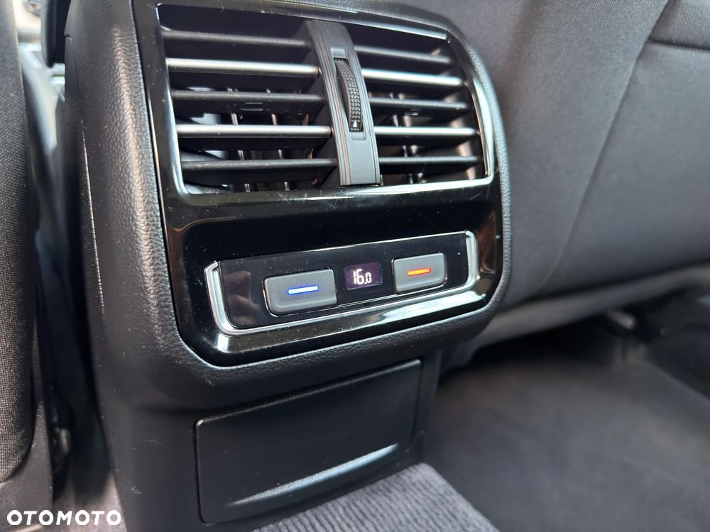 Volkswagen Passat - 37