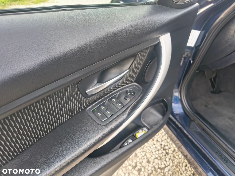 BMW Seria 3 320d DPF Edition Sport - 14