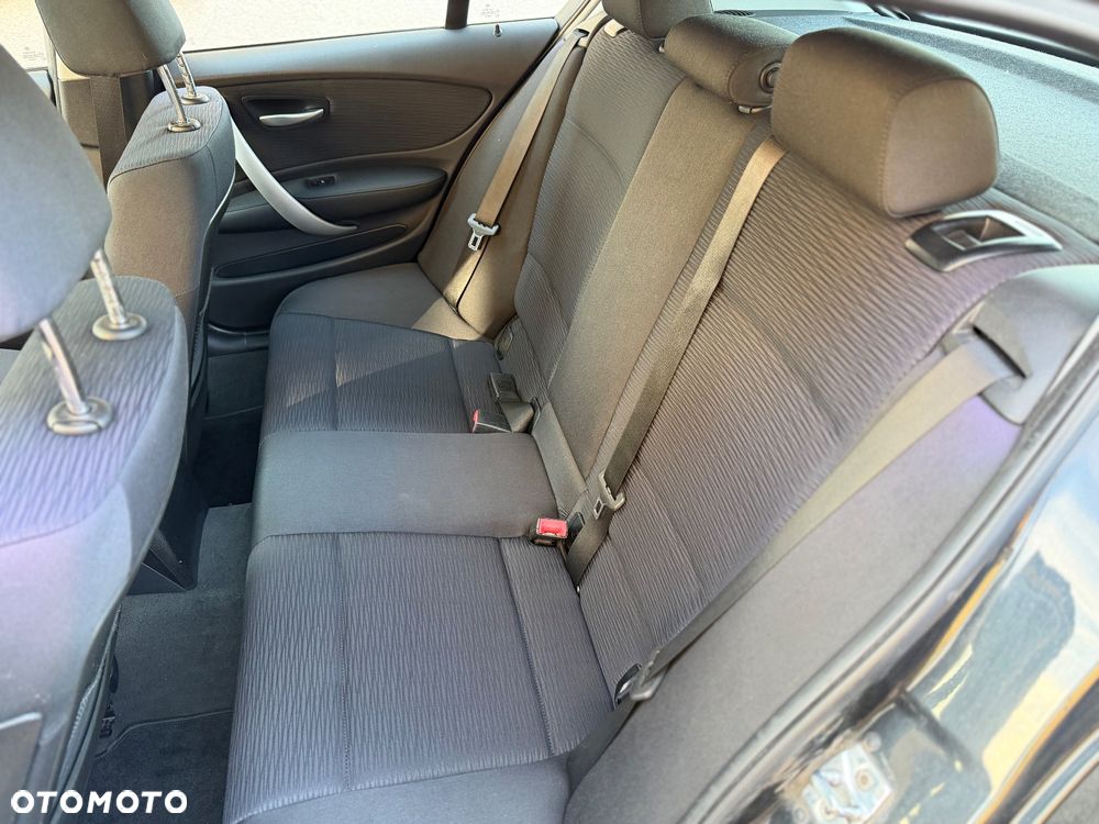 BMW Seria 1 120i - 12