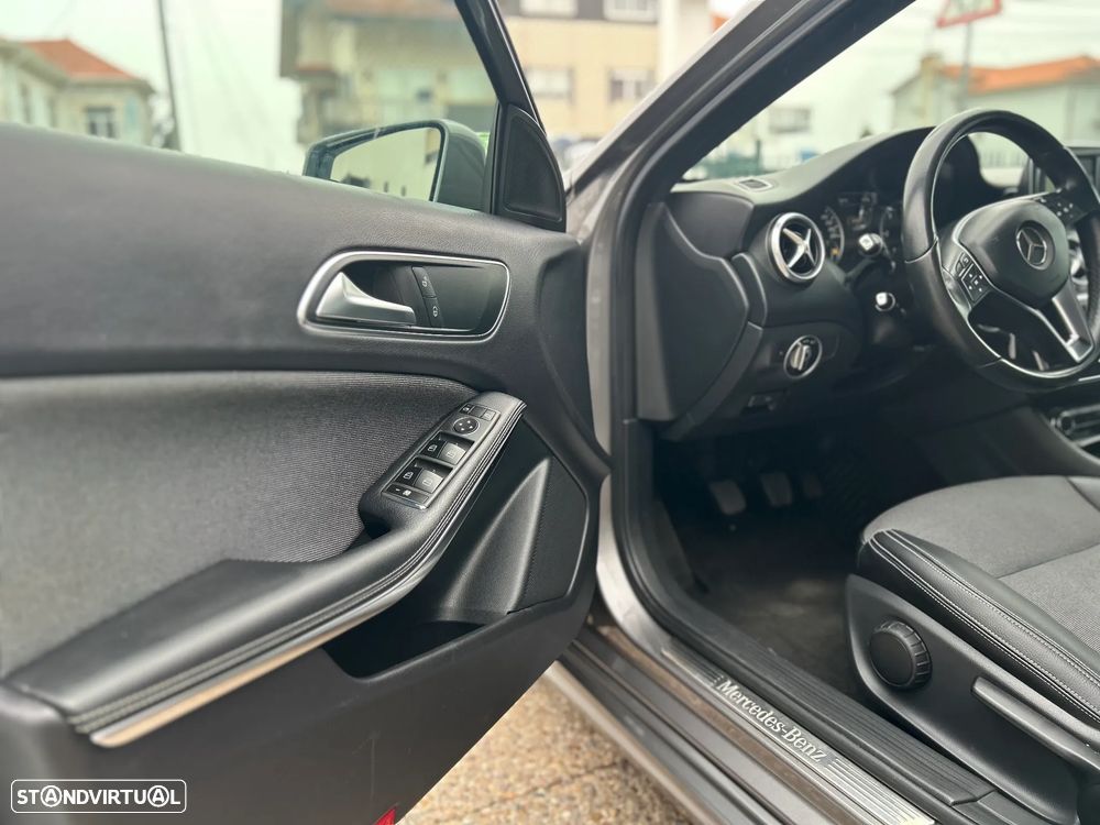 Mercedes-Benz A 180 CDI (BlueEFFICIENCY) Urban - 24