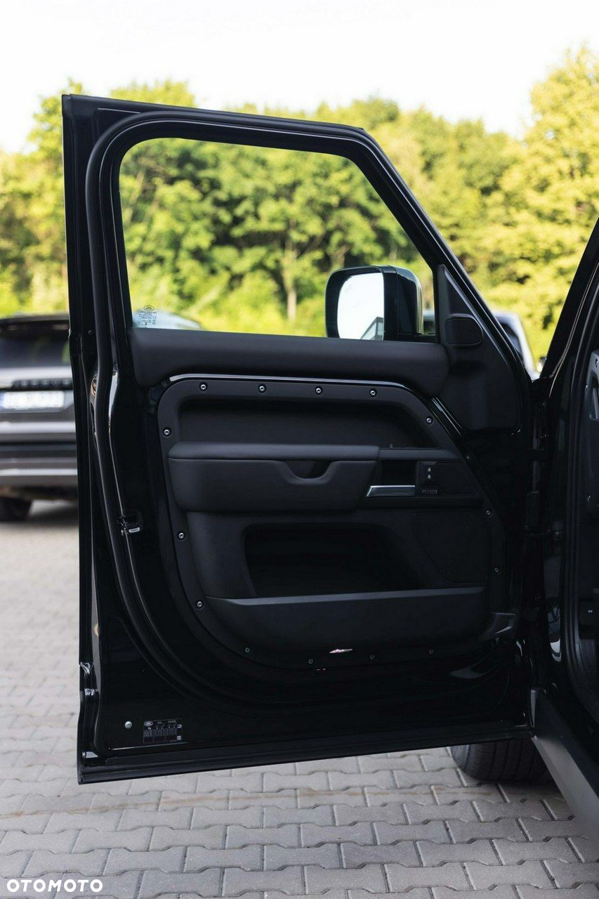 Land Rover Defender - 14