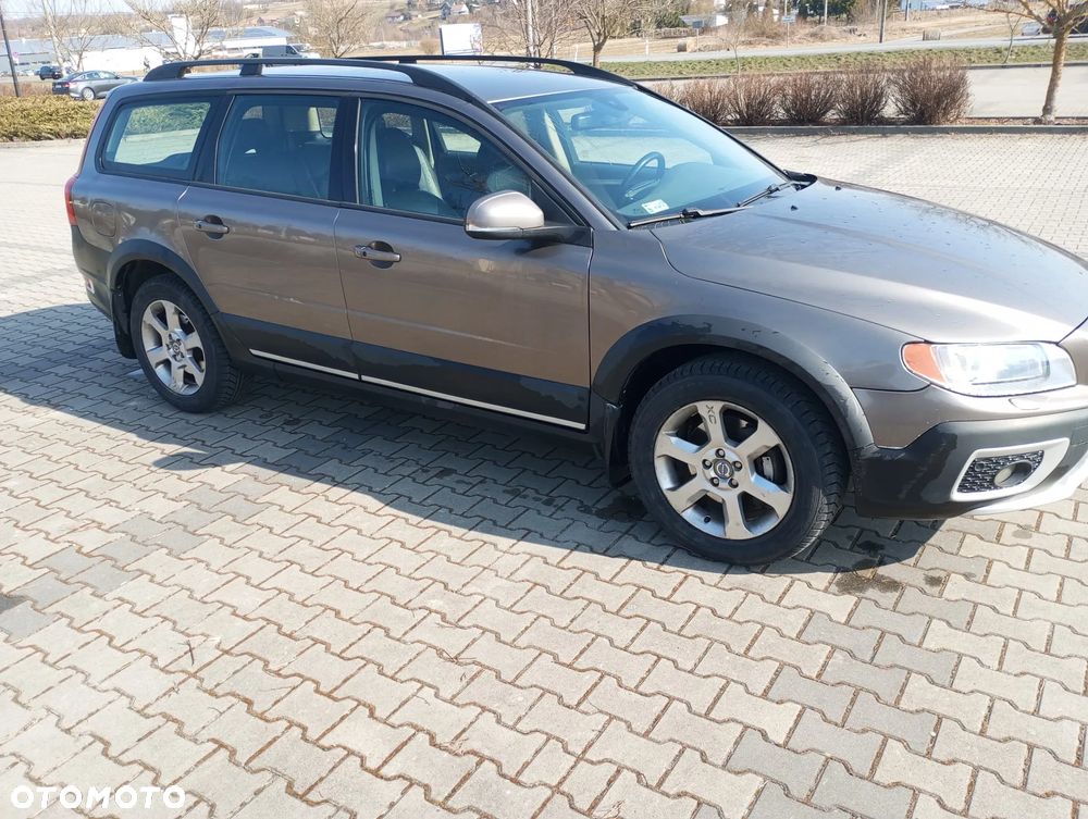 Volvo XC 70 D5 AWD Momentum - 1
