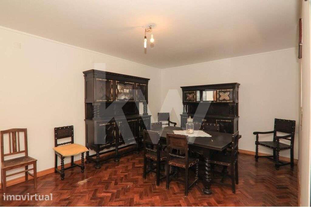 Apartamento T4 com varandas e marquise localizado no centro de Portimã - Grande imagem: 3/19