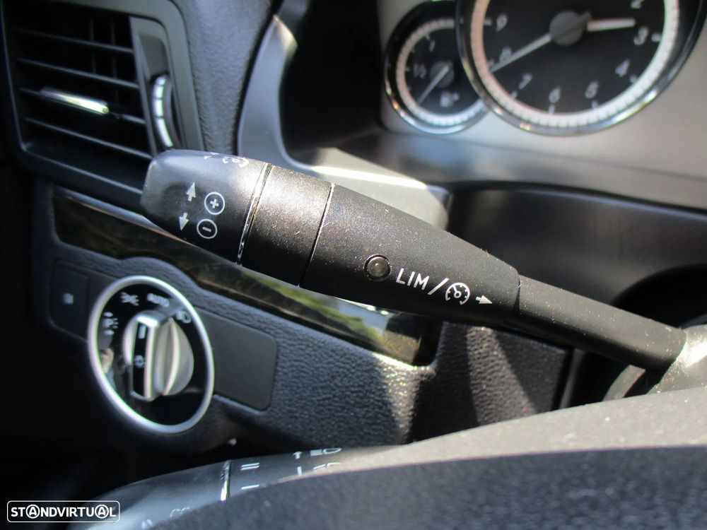 Mercedes-Benz E 250 CDi Avantgarde BlueEfficiency Auto - 31
