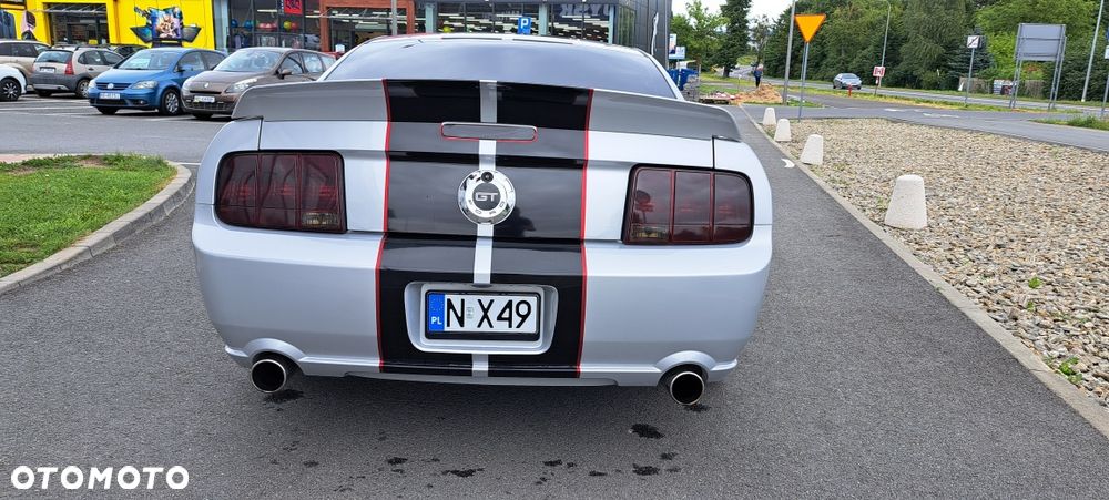 Ford Mustang - 4