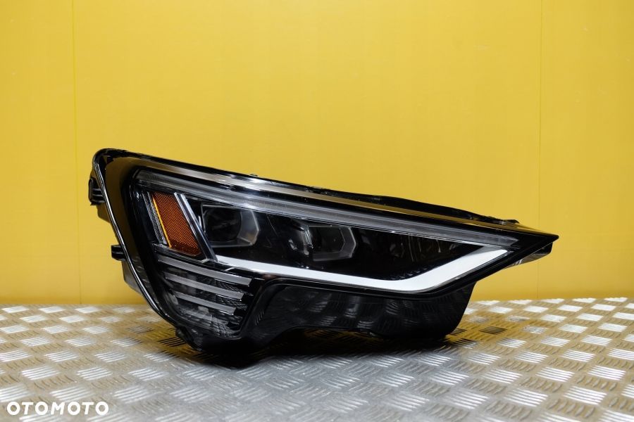 AUDI E-TRON 2018- REFLEKTOR LAMPA FULL LED PRAWA USA - 1