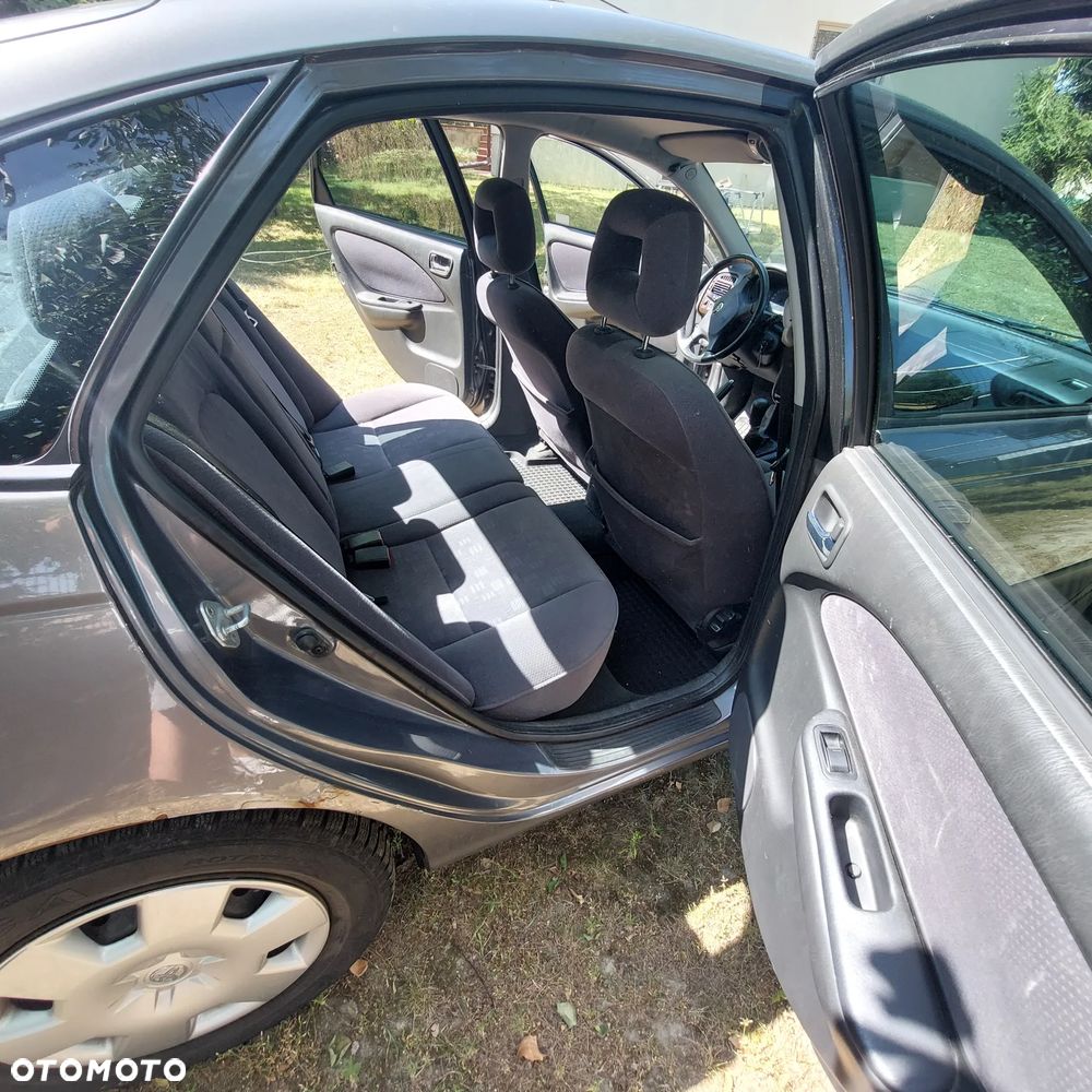 Toyota Avensis 2.0 VVT-i Sol - 13