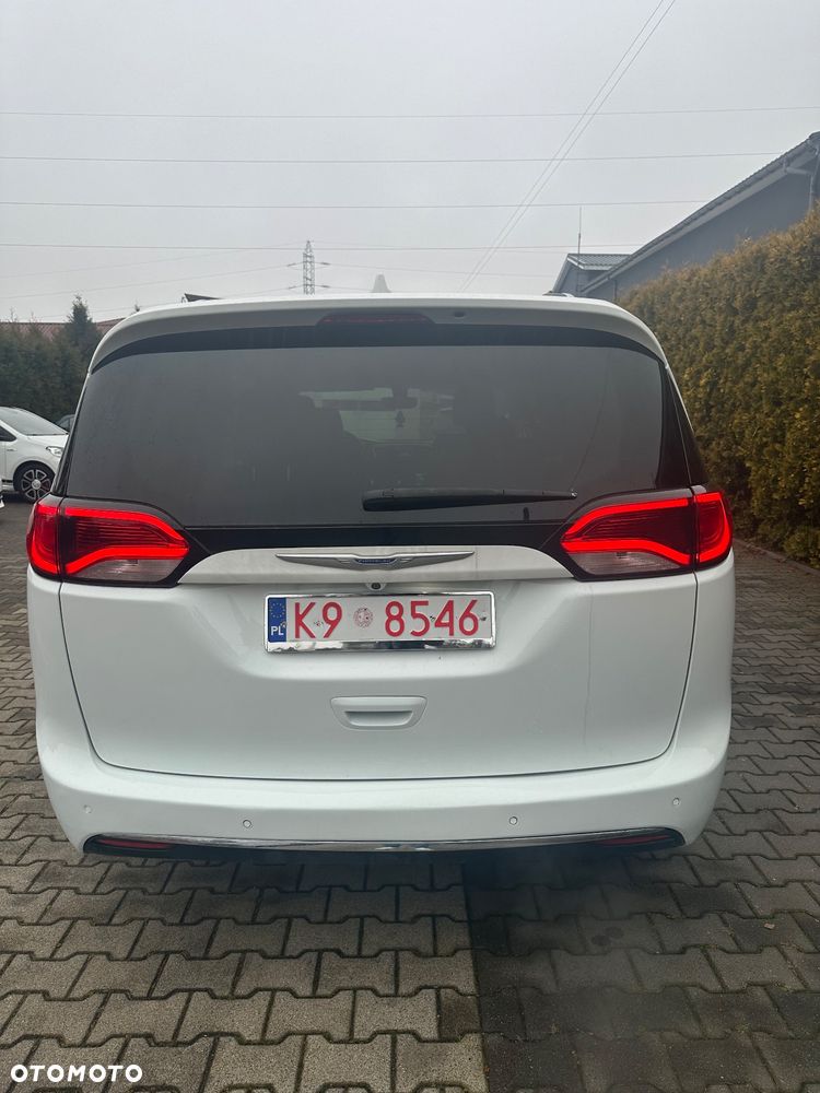 Chrysler Pacifica - 11