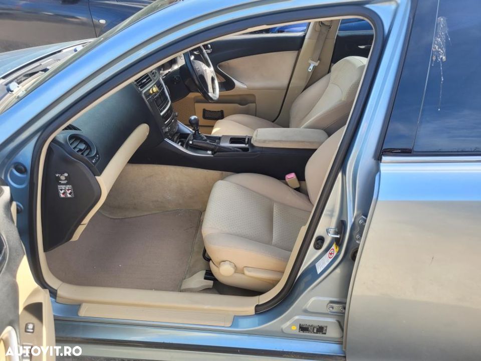 dezmembrez lexus is 220 - 5