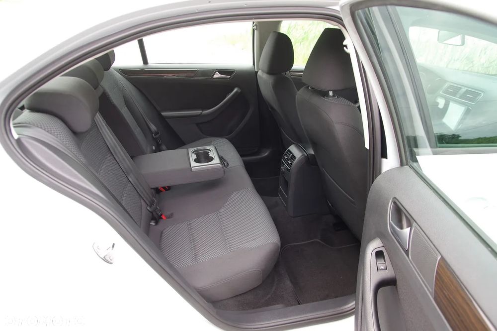 Volkswagen Jetta 2.0 TDI DPF BMT Trendline - 25