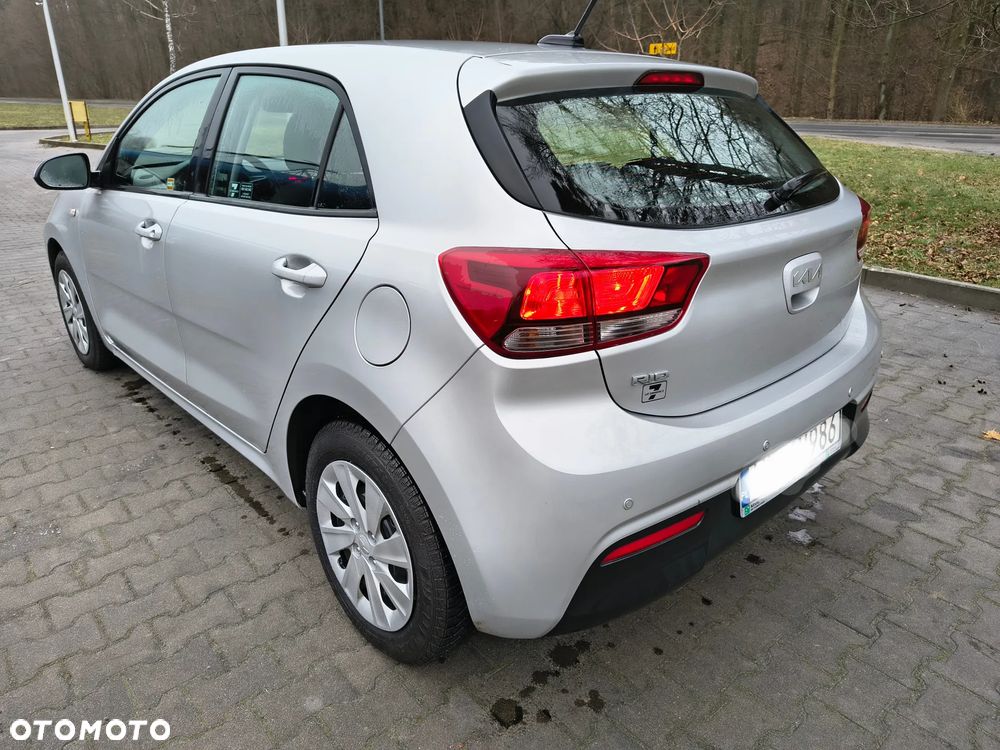 Kia Rio 1.2 L - 4
