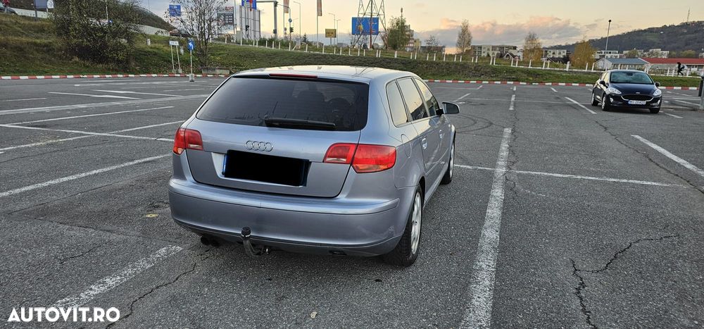Audi A3 Sportback 2.0 TDI DPF quattro Attraction - 4
