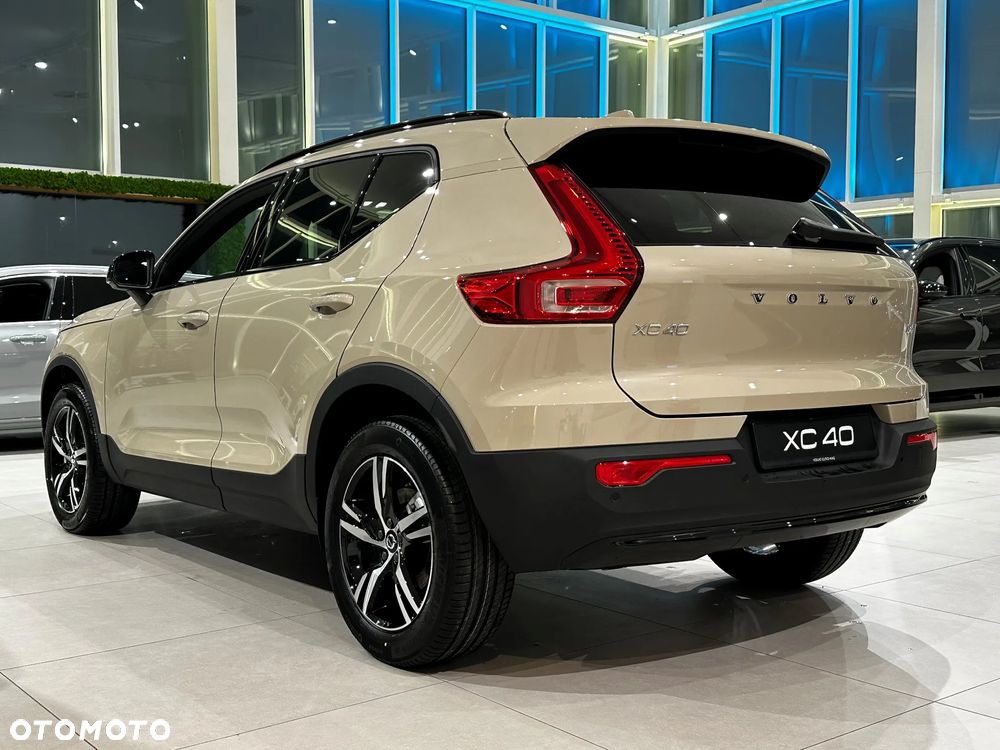 Volvo XC 40 B4 Plus Dark - 5