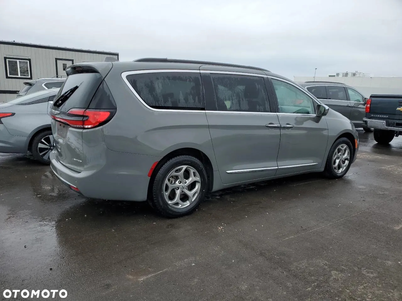 Chrysler Pacifica - 4