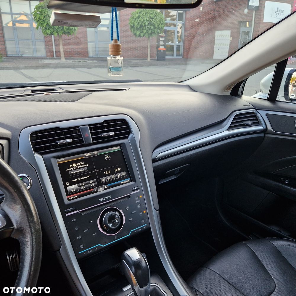 Ford Fusion - 16