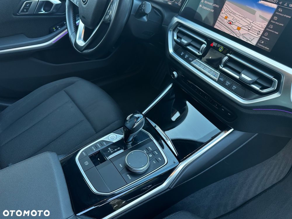 BMW Seria 3 318d MHEV Sport Line - 33