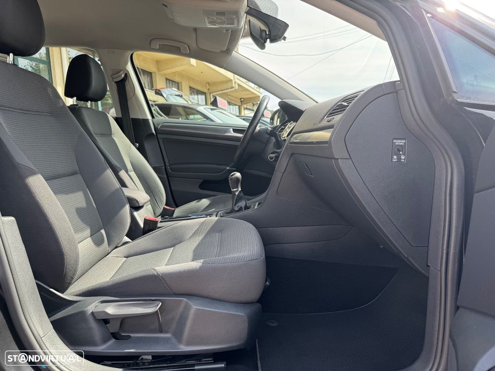 VW Golf Variant 1.6 TDi Confortline - 24
