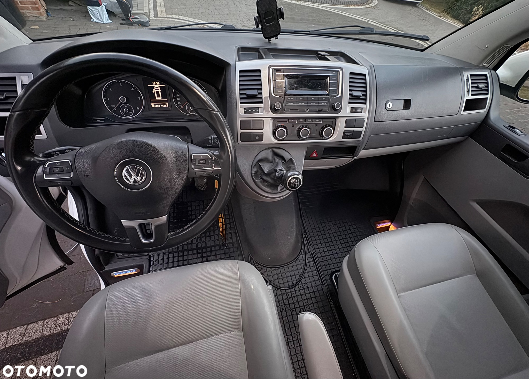 Volkswagen Caravelle - 9