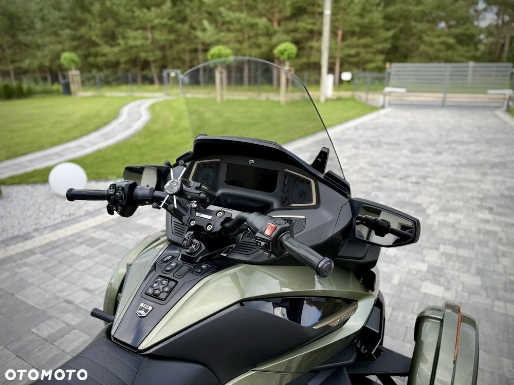 Can-Am Spyder - 30