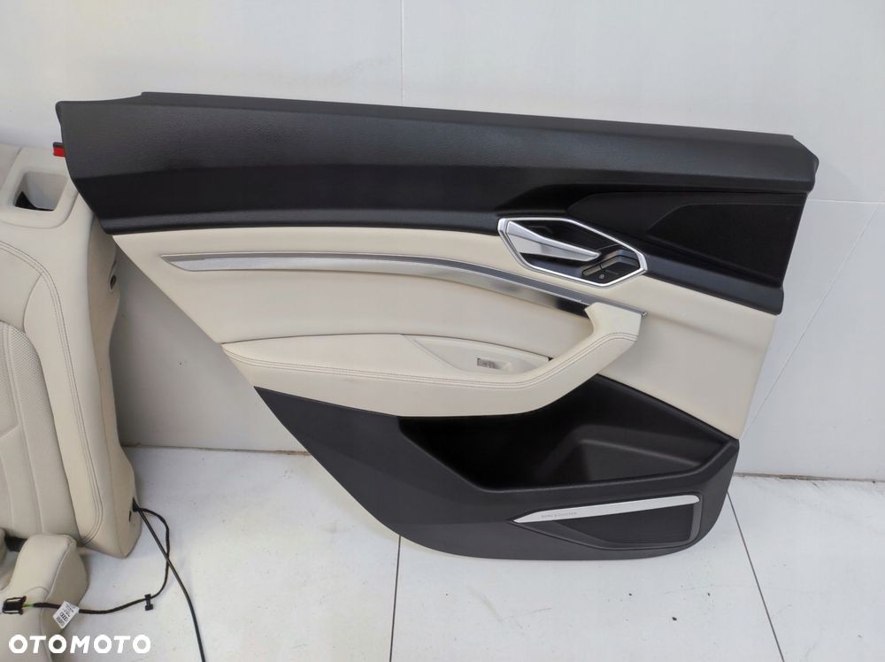 wnętrze fotele kanapa boczki tapicerka tunel środkowy eu audi q8 e-tron - 12