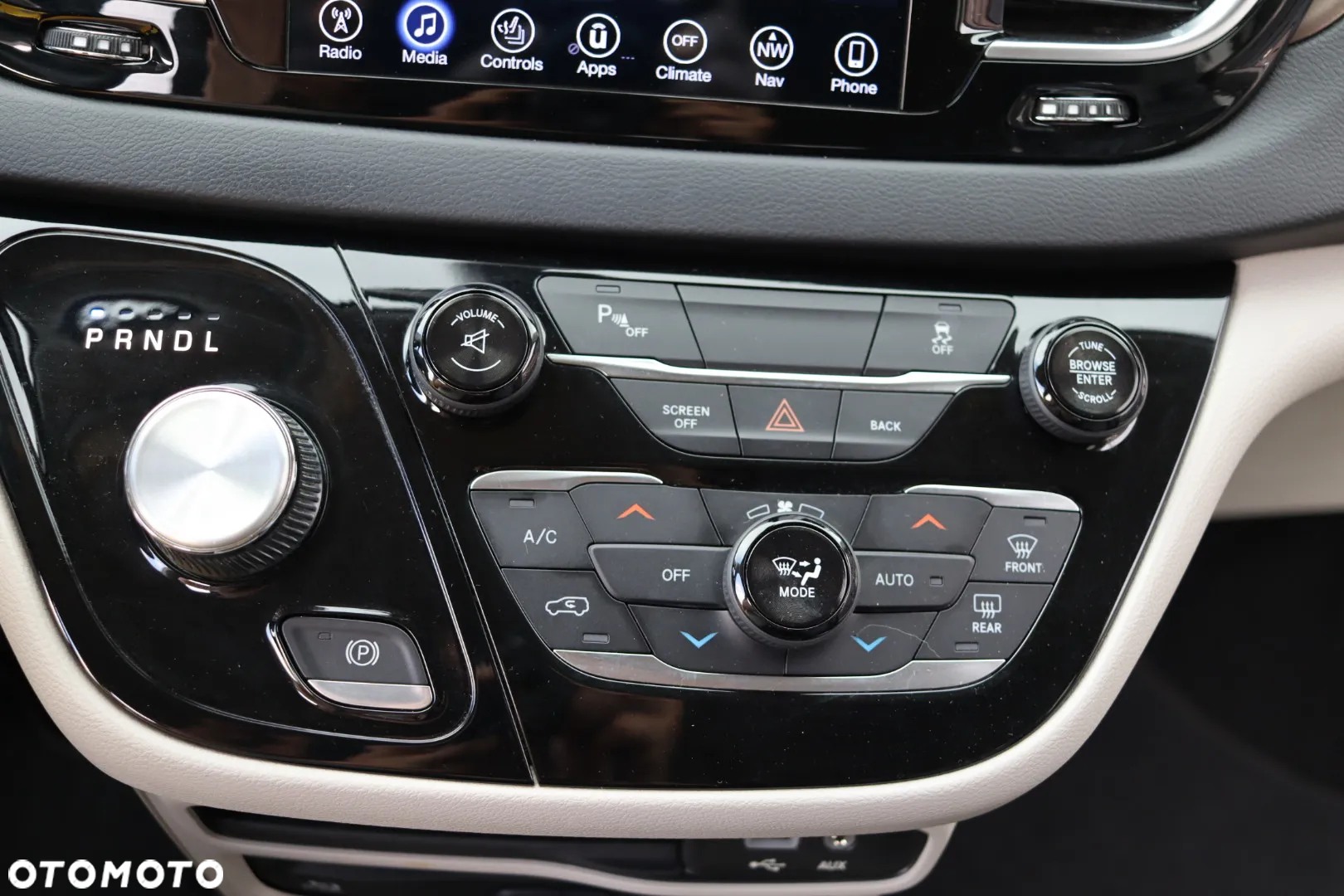 Chrysler Pacifica - 35