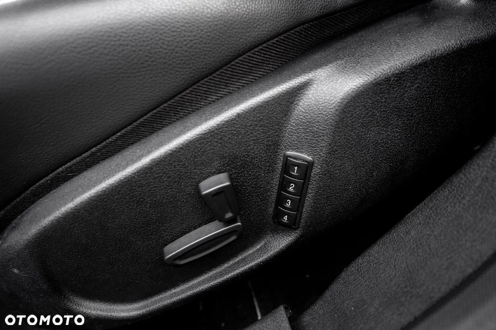 Ford Mondeo 2.3 Titanium - 28