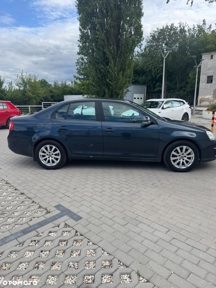 Volkswagen Jetta 1.6 Trendline - 3