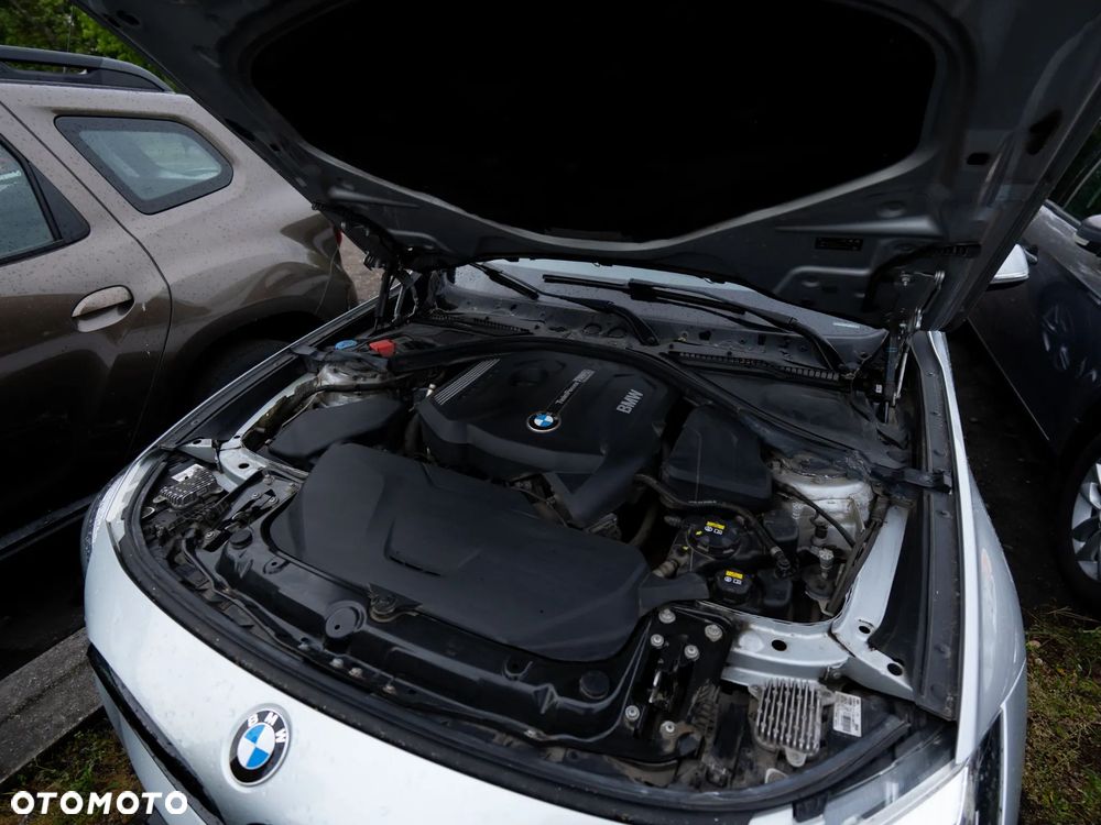 BMW 3GT 330i xDrive M Sport - 28
