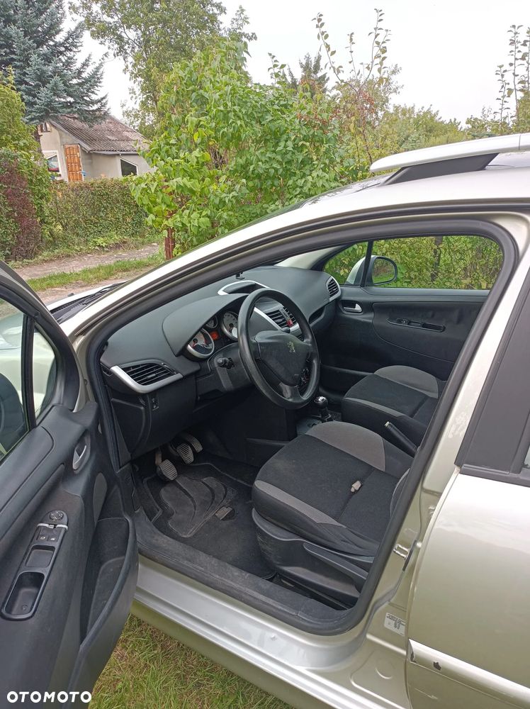Peugeot 207 1.4 16V Trendy - 5