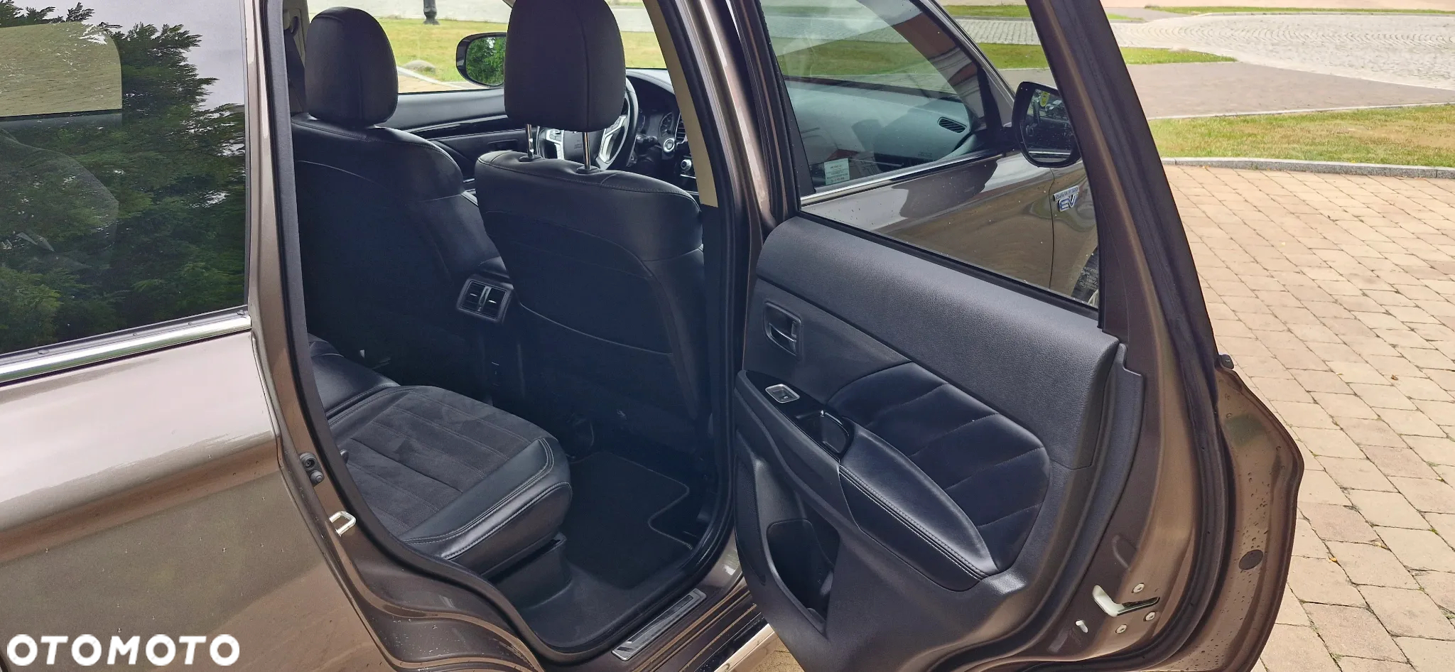 Mitsubishi Outlander PHEV Instyle - 17