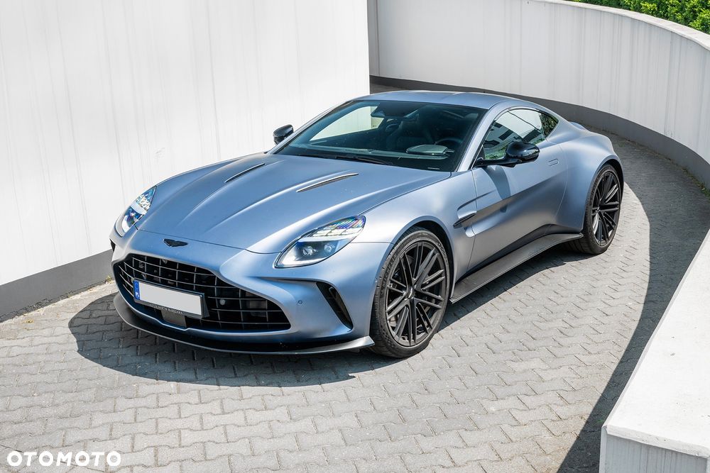 Aston Martin Vantage - 2