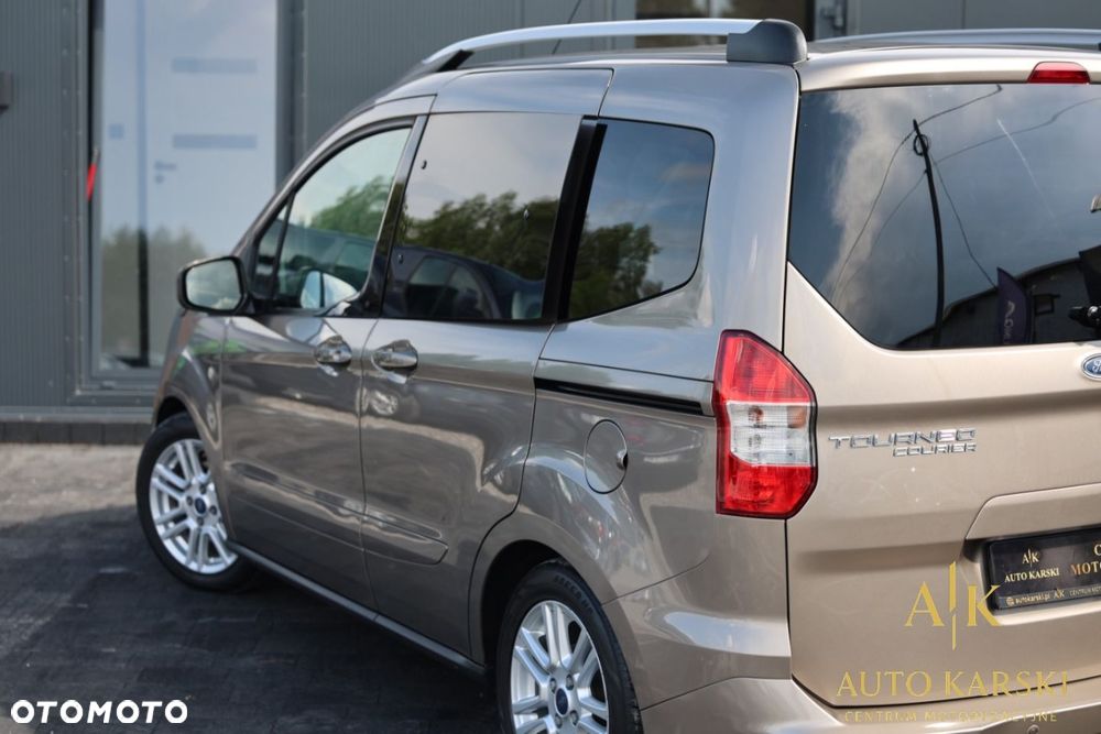 Ford Tourneo Courier - 16