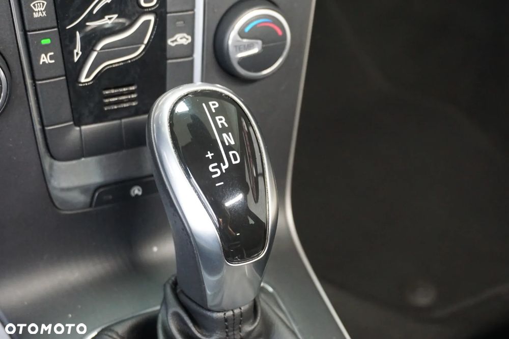 Volvo V40 D2 Kinetic - 33