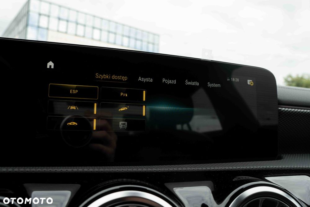 Mercedes-Benz CLA 180 Progressive 7G-DCT - 29